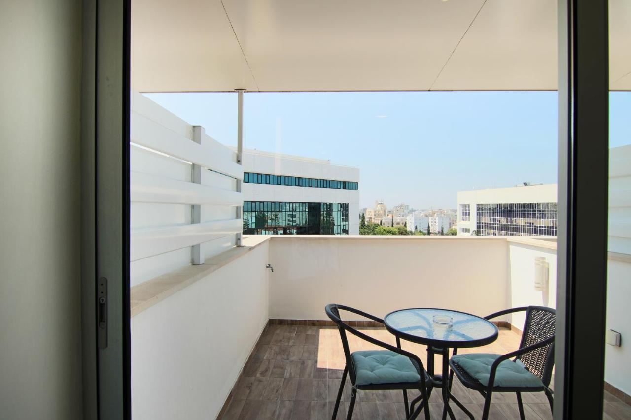 Phaedrus Living: Luxury Suite Nicosia 505 Exterior photo